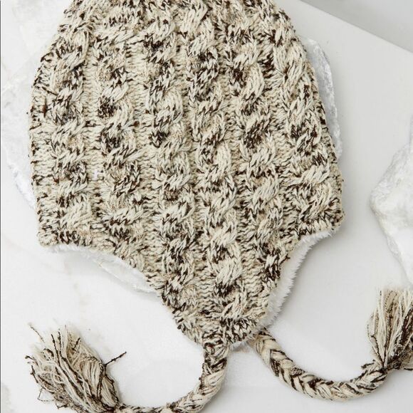 Neutral Peruvian Hat‎ - Picture 2 of 8